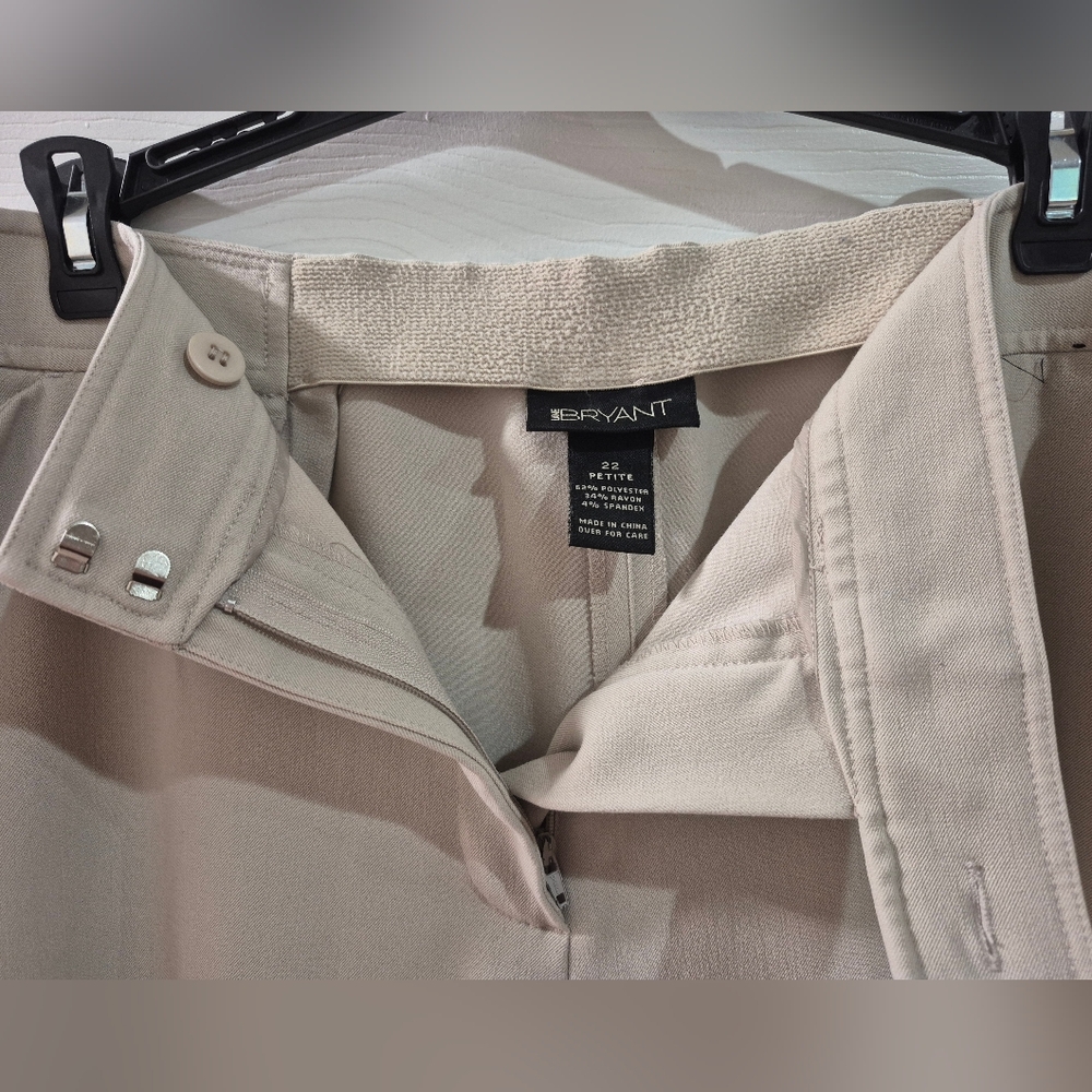 Lane Bryant Women's Cream Trousers 22P - Picture 3 of 3
